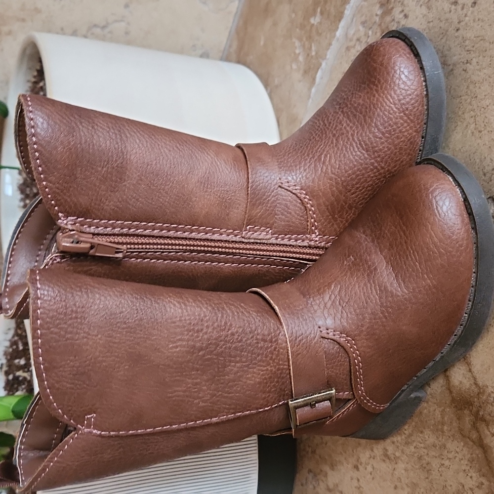 Oshkosh brown girls boots size 5